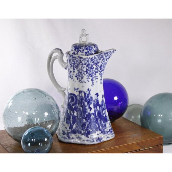 Vintage Japanese wine carafe, blue and white coffee pot, geishas kimono Sakura - Picture 2 of 10